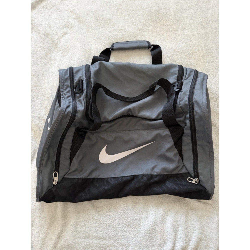 Nike weekender dufflebag, grey and black, multiple compartments, 18x10